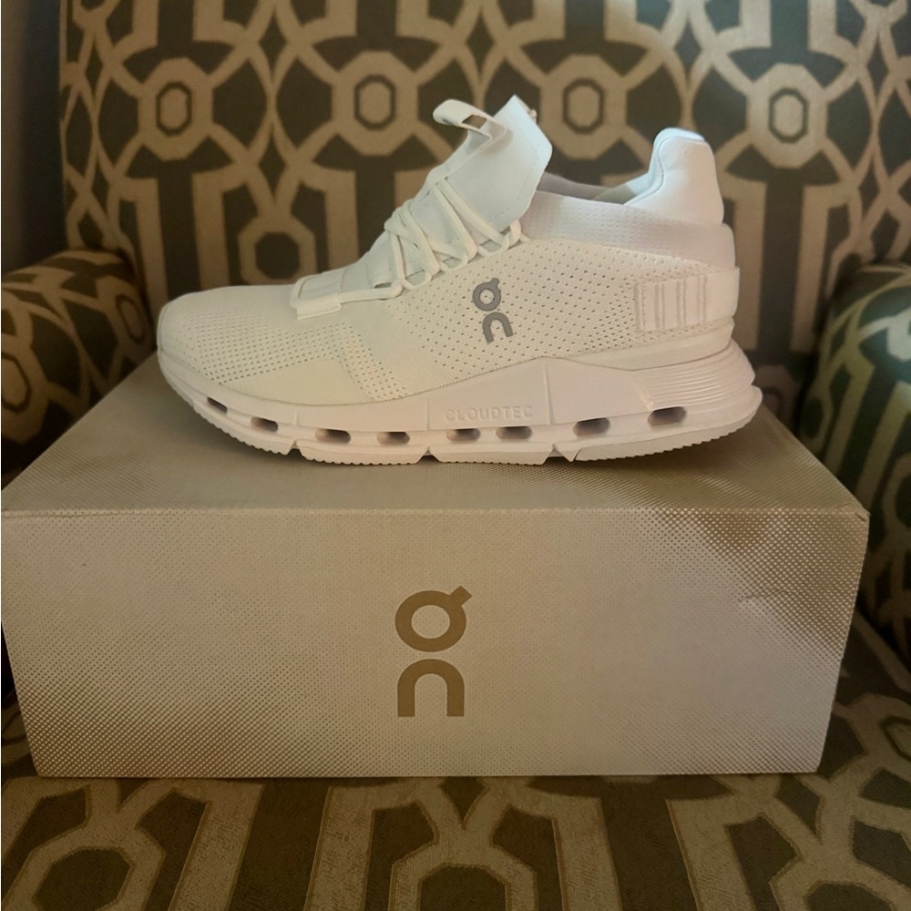 On Running Women’s Cloudnova- White Sneakers